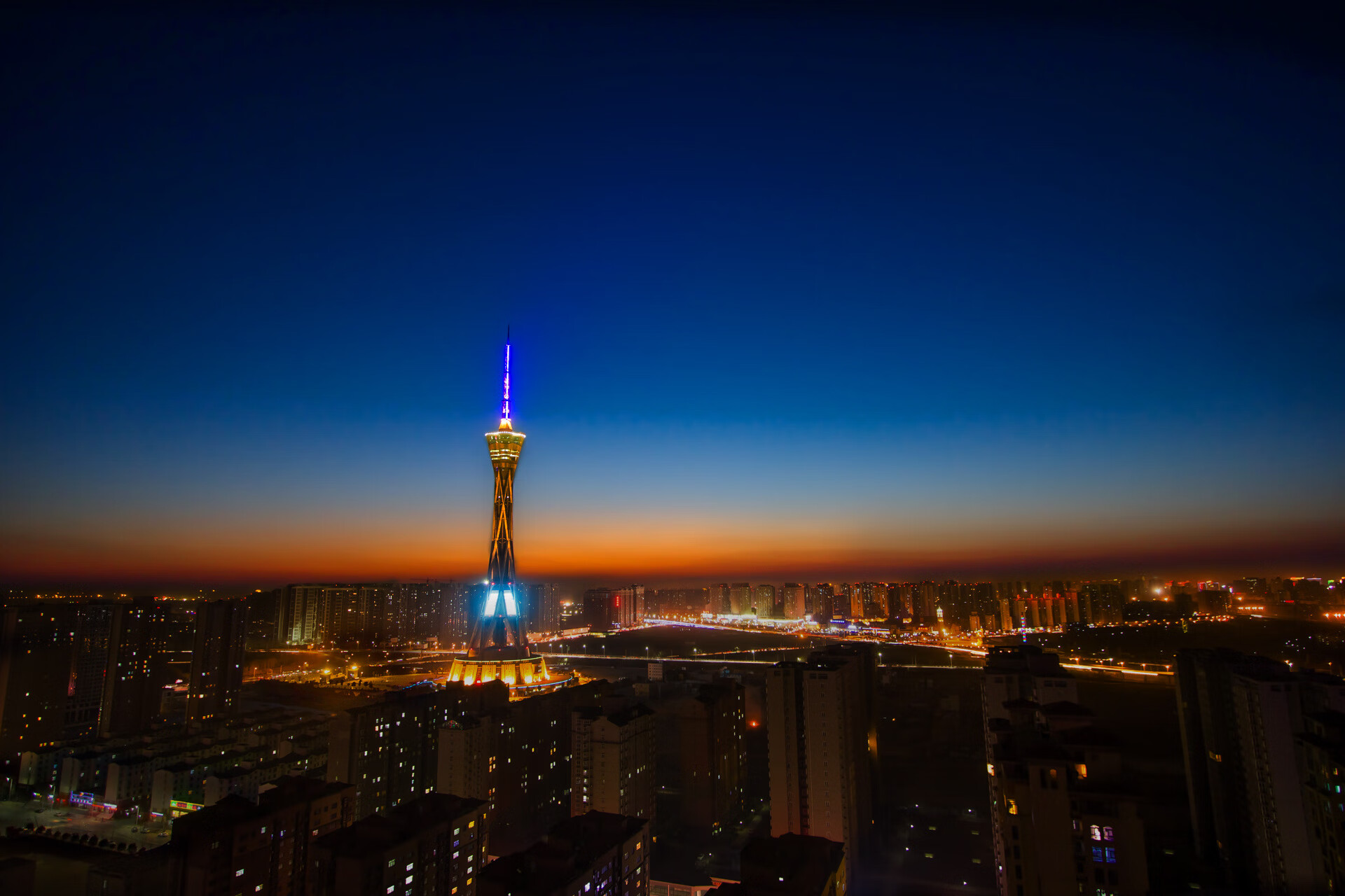 “马科斯·莫奇的防守技巧与战术适应力，助力阿根廷美洲狮队全面崛起”